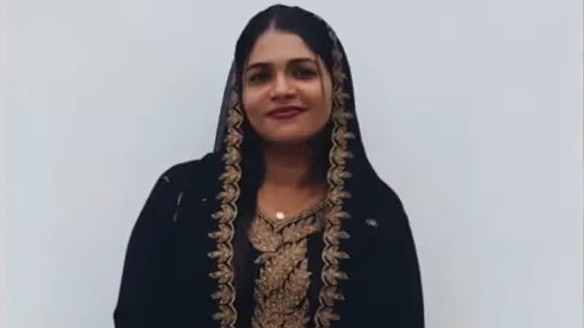 വീടിന്റെ സ്റ്റെയര്‍കേസില്‍ തൂങ്ങിയ നിലയില്‍, രക്തം വാര്‍ന്നൊഴുകി യുവതിയുടെ മൃതദേഹം; കൊലപാതകമെന്ന് കുടുംബം