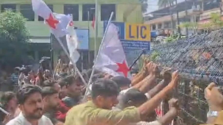 ജനറൽ ആശുപത്രിയിൽ ഒൻപത് വയസ്സുകാരൻ ശസ്ത്രക്രിയയ്ക്കിടെ മരിച്ചു; ഡിവൈഎഫ്ഐ മാർച്ചിൽ സംഘർഷം