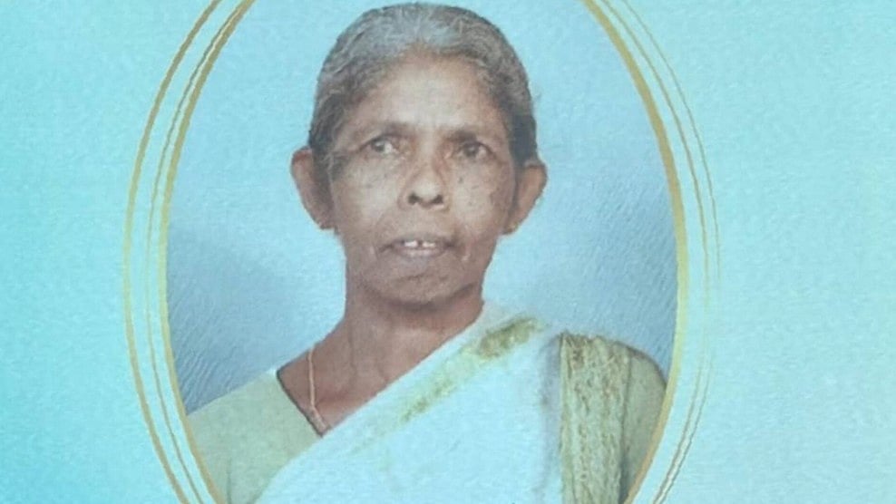പവർകട്ടിനിടെ മെഴുകുതിരിയിൽ നിന്ന് തീ പടർന്നു; പൊള്ളലേറ്റ് വയോധികയ്ക്ക് ദാരുണാന്ത്യം