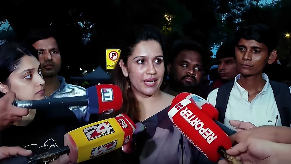 'അവര്‍ക്ക് ഈ പ്രതിഷേധം കണ്ട് പേടിയായി, എനിക്കും കൂടി ലാത്തിച്ചാര്‍ജ് കിട്ടിയേനെ'; സിജെപി സമരവേദിയില്‍ രഞ്ജിനി ഹരിദാസ്