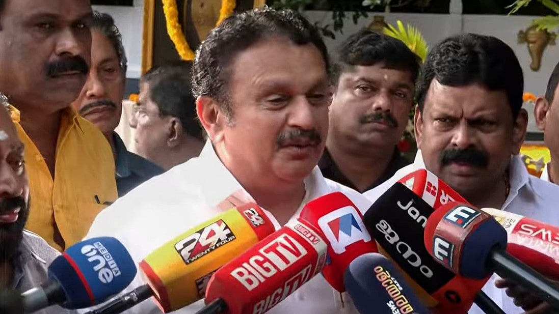 'അന്നം മുടക്കിയിട്ടില്ല, ഭൂമി കയ്യേറ്റക്കാരെ ഒഴിപ്പിച്ചതാണ്'; പൊതിച്ചോര്‍ വിവാദത്തില്‍ വീണ്ടും വിശദീകരണവുമായി മന്ത്രി കെ മുരളീധരന്‍