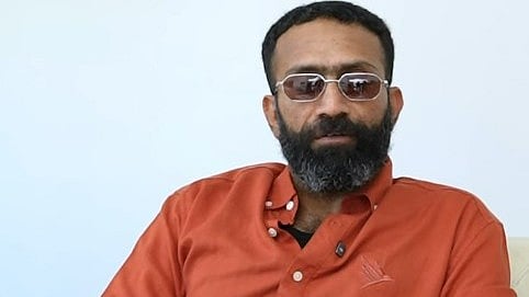 'ഈ ലോകത്തെ ഏറ്റവും ശക്തനായ ജീവിയാണ് പാറ്റ; അതിനെ ഒരിക്കലും ബോംബിട്ട് തകർക്കാൻ പറ്റില്ല'