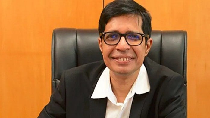 ഐഐടി മദ്രാസ് ഡയറക്ടർ 'ഗോമൂത്ര വിദഗ്ധൻ': പ്രിയങ്ക ഗാന്ധിയുടെ പരാമർശത്തിൽ  വാക്പോര്; ആരാണ് വി കാമകോടി?