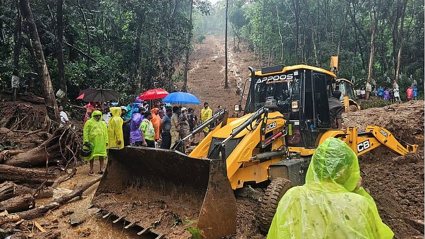 സംസ്ഥാനത്ത് മഴക്കെടുതി രൂക്ഷം, മരണസംഖ്യ ഉയരുന്നു, നദികളും കരകവിയുന്നു; അതീവ ജാഗ്രതാ നിര്‍ദേശം