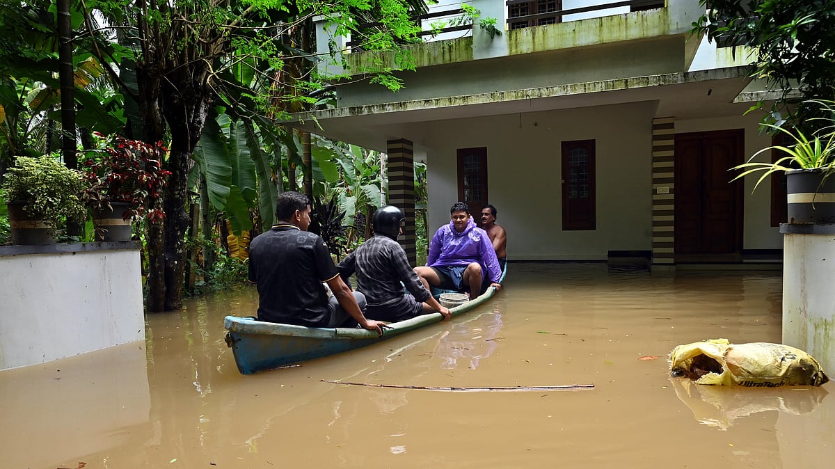ദുരിതമൊഴിയാതെ അപ്പര്‍ കുട്ടനാട്, തിരുവല്ല മേഖലകള്‍, വെള്ളക്കെട്ട് അതിരൂക്ഷം; രണ്ടു മരണം