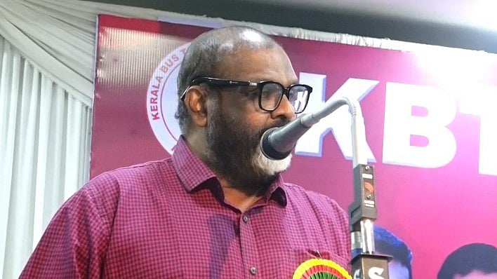 'സൗജന്യമുണ്ടെങ്കിൽ ബസിൽ തള്ളിക്കയറും, മക്കളെ വൻ തുക ഫീസ് നൽകി സ്വകാര്യ സ്‌കൂളുകളിൽ പഠിപ്പിക്കും'; വിവാദ പരാമർശവുമായി മന്ത്രി സി പി ജോൺ - വിഡിയോ