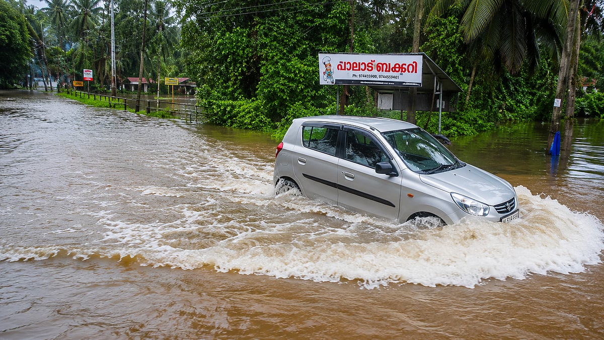 പൂനൂർ പുഴയിൽ എക്കലും മണ്ണും അടിയുന്നു; വെള്ളക്കെട്ടിന് ശാശ്വത പരിഹാരത്തിന് സർക്കാർ ഇടപെടൽ തേടി കോഴിക്കോട് മേയർ