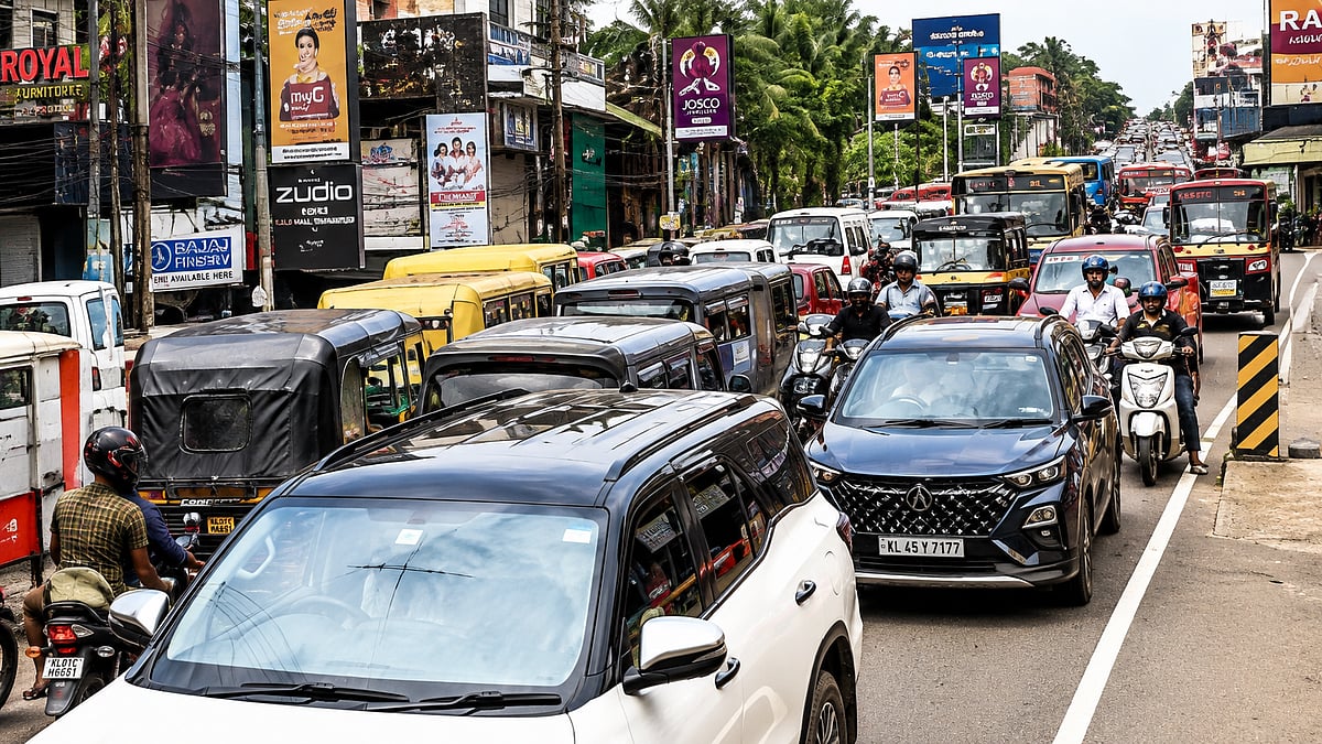 ഓണമെത്തും മുൻപേ കോഴിക്കോട് നഗരത്തിൽ വൻ ഗതാഗതക്കുരുക്ക്; ജീവിതം വഴിമുട്ടി ഓട്ടോ ഡ്രൈവർമാർ