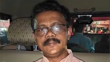 കൃഷി ഭൂമി പുരയിടമാക്കാൻ... കൈക്കൂലി 10 ലക്ഷം! ലാൻഡ് റവന്യു തഹസിൽദാർ പിടിയിൽ, 2 കൂട്ടാളികളും കുടുങ്ങി