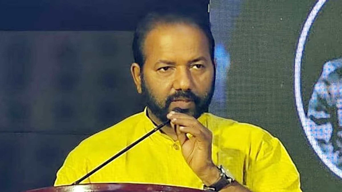 'കേരളം ഭരിക്കുന്നത് പാണക്കാട് തങ്ങളല്ല; വിഡി സതീശന്‍ വന്ദേമാതരം മുഴുവന്‍ പാടണം, ഇല്ലെങ്കില്‍ ഗുരുതര ഭവിഷ്യത്ത്'