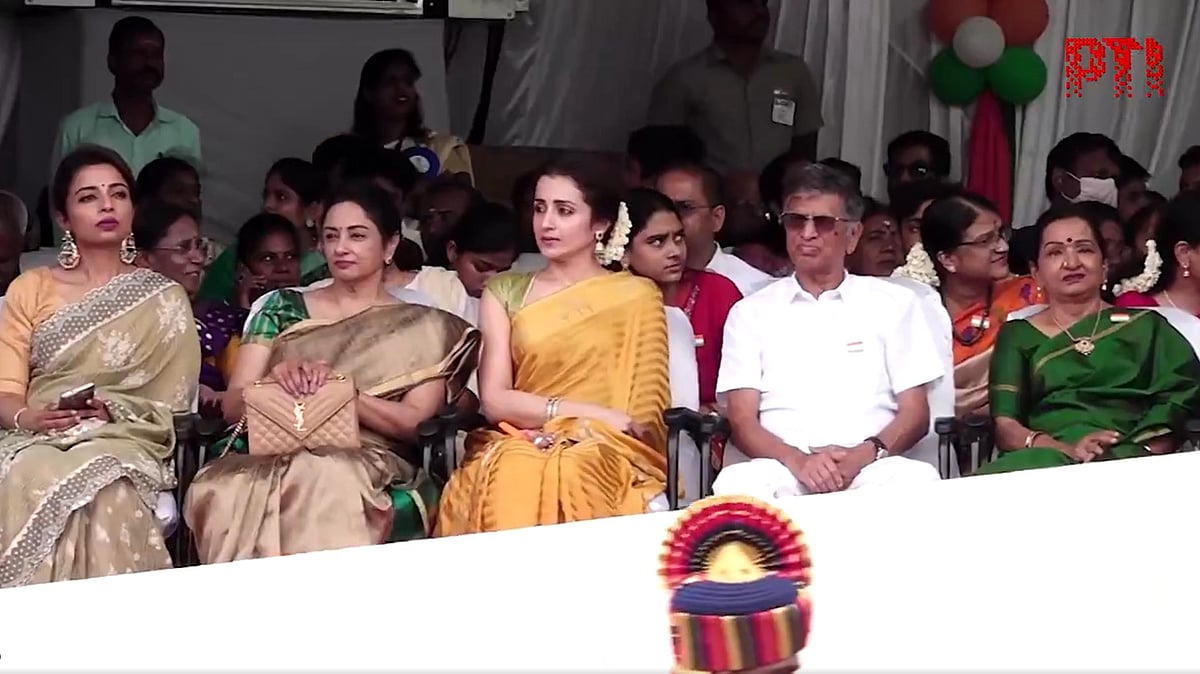 വിജയിയുടെ സ്വാതന്ത്ര്യദിനാഘോഷ പരിപാടിയില്‍ തൃഷ; വിജയിയുടെ മാതാപിതാക്കള്‍ക്ക് ഒപ്പം മുന്‍നിരയില്‍- വിഡിയോ