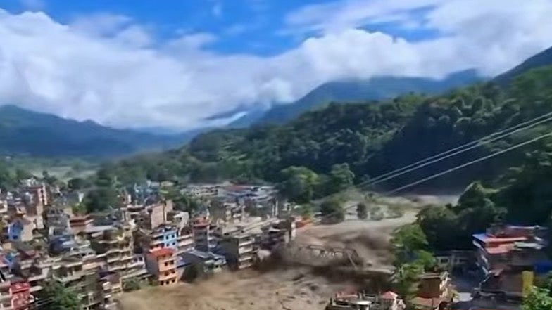 നേപ്പാള്‍ മിന്നല്‍ പ്രളയം: മലയാളി വിനോദസഞ്ചാരികളും കുടുങ്ങി; ഗലാച്ചിയില്‍ കുടുങ്ങിയത് 36 അംഗ സംഘം