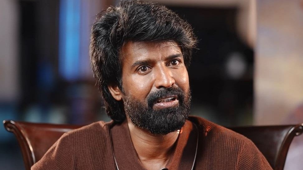 എന്റെ ഷര്‍ട്ടൂരി ആ നടന് കൊടുക്കാന്‍ പറഞ്ഞു; തോര്‍ത്ത് മാത്രമുടുത്ത് സ്വന്തം ഡ്രസ് തെരഞ്ഞത് മറക്കില്ല: സൂരി 

