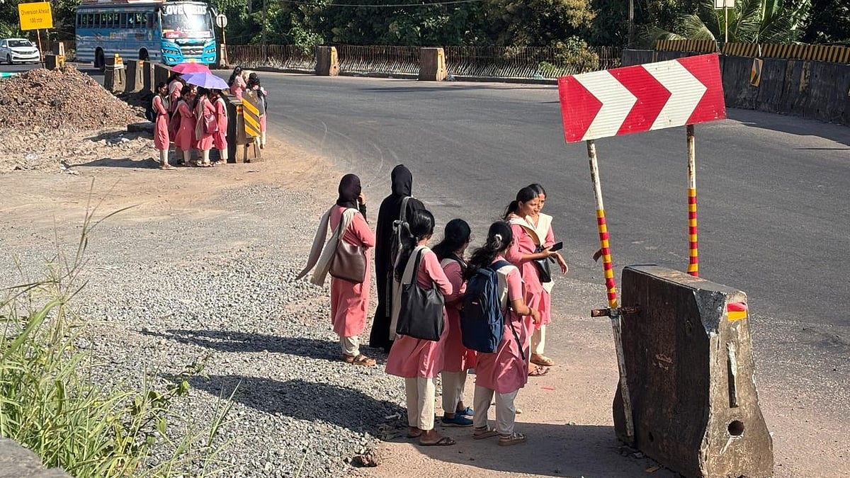 ചാലക്കുന്നിൽ ബസ് കാത്തിരിപ്പ് പൊരിവെയിലിൽ: വിദ്യാർഥികളും യാത്രക്കാരും ദുരിതത്തിൽ