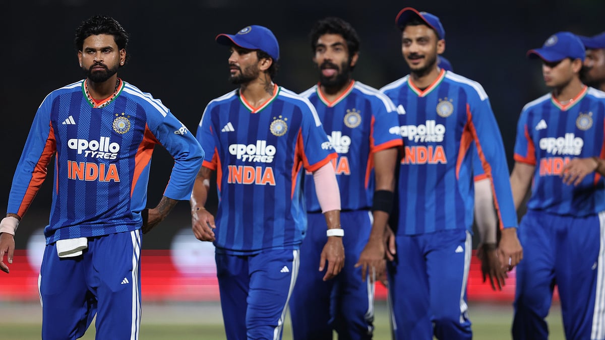ഇന്ത്യൻ പുരുഷ ക്രിക്കറ്റ് ടീമിന് പാകമായ ജേഴ്സി ഇല്ല! 