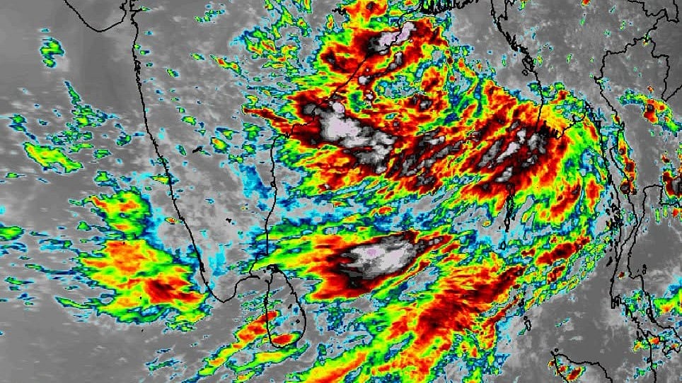 അതിതീവ്ര ന്യൂനമര്‍ദ്ദ സാധ്യത, വെള്ളിയാഴ്ച വരെ ശക്തമായ മഴ; എട്ട് ജില്ലകളില്‍ യെല്ലോ അലര്‍ട്ട് 