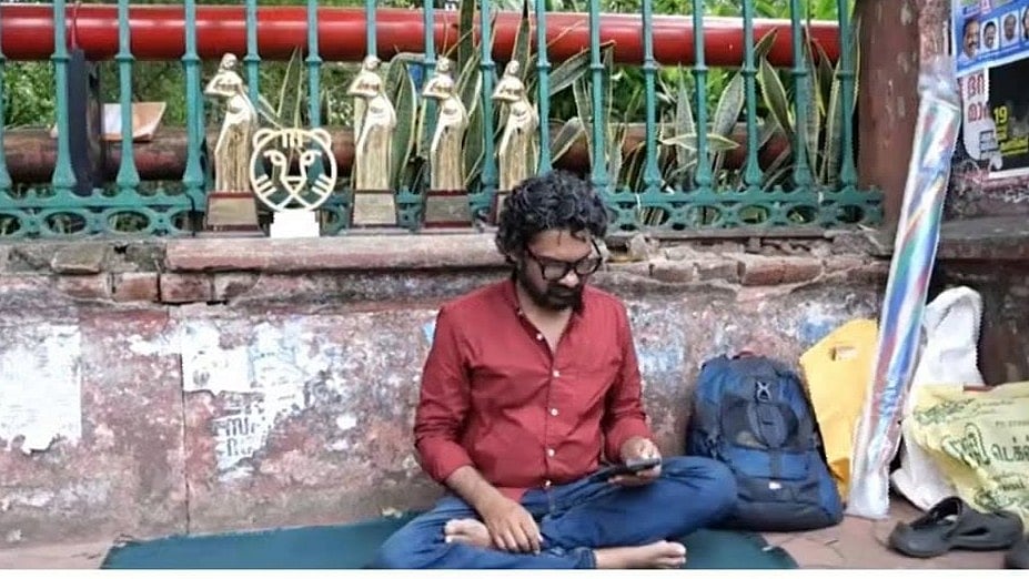 'നാട്ടിലുള്ള സ്ത്രീ പീഡകര്‍ക്കും സ്റ്റോക്കര്‍മാര്‍ക്കുമൊക്കെ തികഞ്ഞ പ്രോത്സാഹനമാണ് ഈ ആഭാസത്തിലൂടെ കിട്ടുന്നത്'
