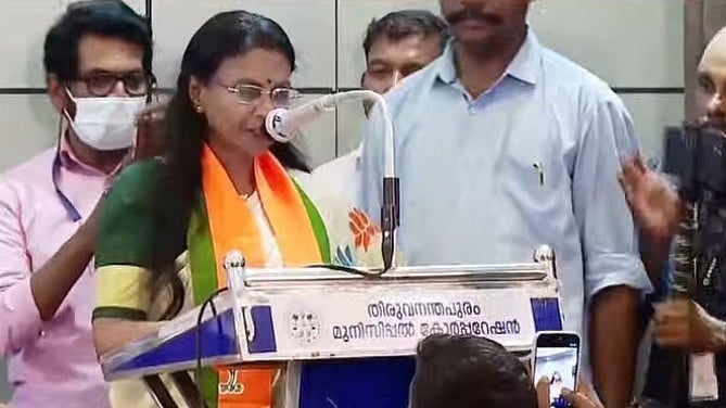 രാജിയിൽ സമവായം?; വാട്സാപ്പിലെ സന്ദേശം ഡിലീറ്റ് ചെയ്ത് ശ്രീലേഖ