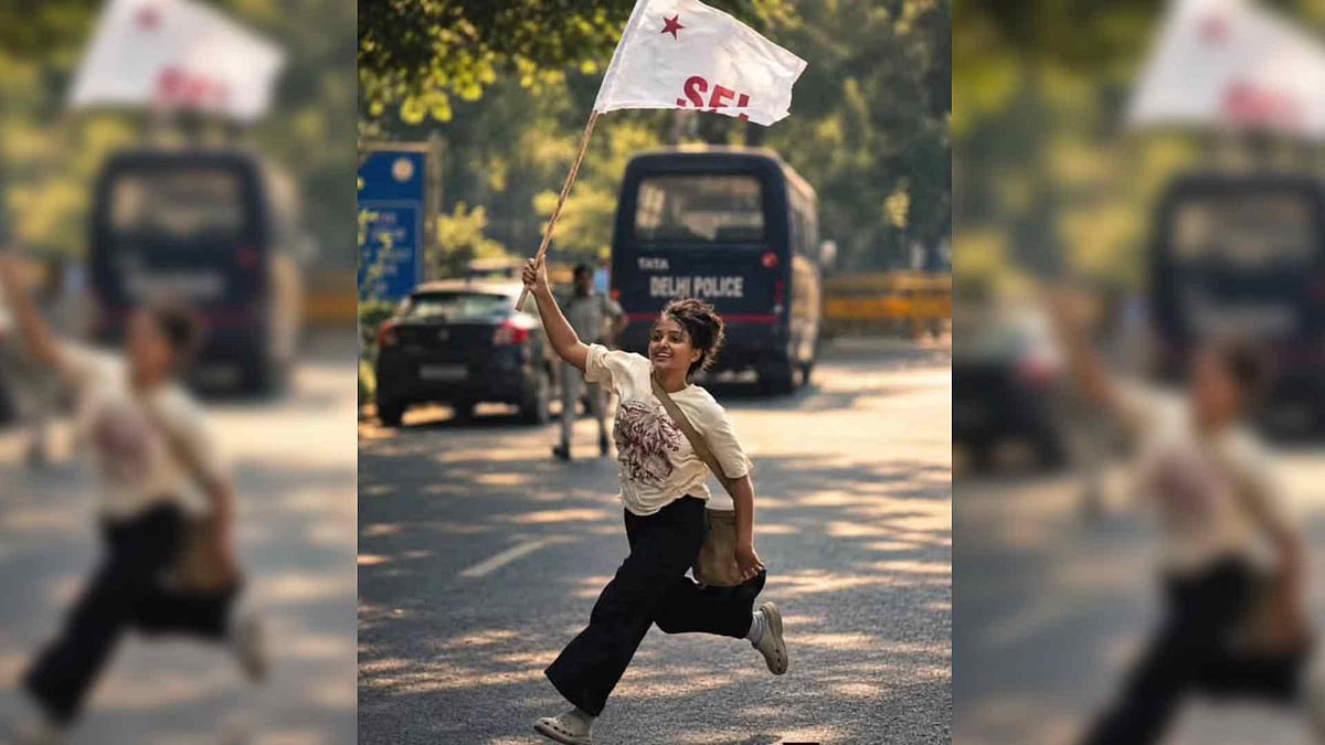 ഡൽഹി സമരമുഖത്ത് എസ്എഫ്ഐ പതാകയേന്തി പാഞ്ഞത് മലയാളി വിദ്യാർഥിനി; ആ ചിത്രം പാലക്കാടൻ പെൺകരുത്ത്