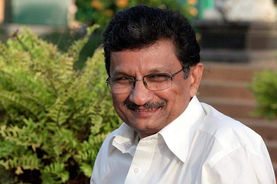 ഒരാള്‍ ജനനേതാവാകുന്ന സംഗതി സാമൂഹ്യചിന്തയുടെയും വിവേകത്തിന്റെയും അക്കരെ നില്‍ക്കുന്ന അനില്‍ എന്നാണ് മനസ്സിലാക്കുക
