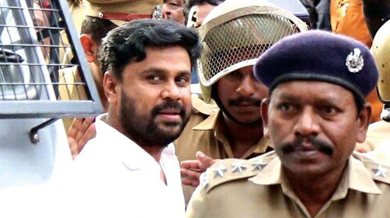 ദിലീപിനെ കാണാന്‍ സന്ദര്‍ശകരെ അനുവദിച്ചത് ചട്ടങ്ങള്‍ ലംഘിച്ച്; അവധി ദിവസങ്ങളിലും സന്ദര്‍ശനം അനുവദിച്ചു