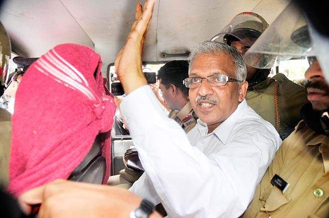 "കണ്ണൂരിന്‍ താരകമല്ലോ ചെഞ്ചോരപ്പൊന്‍കതിരല്ലോ..."; വിമര്‍ശനം ക്ഷണിച്ചുവരുത്തിയ  ജയരാജ സ്തുതി കാണാം