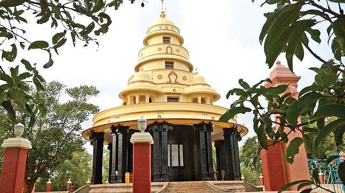മുന്നോക്ക വിഭാഗങ്ങള്‍ക്ക് സാമ്പത്തിക സംവരണം : ഗുരുദേവ പ്രതിമ മറയാക്കി നടപ്പാക്കിയ വന്‍ ചതിയെന്ന് ശിവഗിരി മഠം