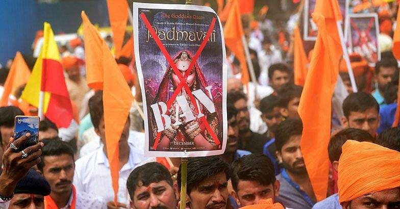 പത്മാവതി റിലീസ് ചെയ്യാനനുവദിക്കാതെ കര്‍ണിസേന: റിലീസ് തീയതി വീണ്ടും മാറ്റി 