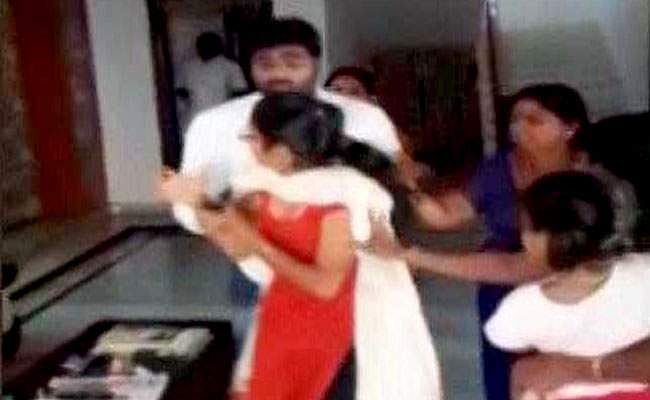മൂന്നാം വിവാഹം ചോദ്യം ചെയ്ത രണ്ടാം ഭാര്യയെ തെലുങ്കാന യുവനേതാവ് ക്രൂരമായി മര്‍ദ്ദിച്ചു; ദൃശ്യങ്ങള്‍ പുറത്ത്