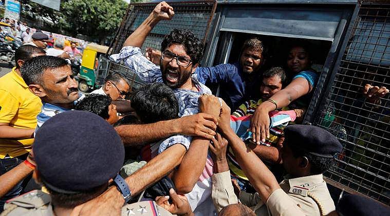 ഗുജറാത്തില്‍ സ്വതന്ത്ര സ്ഥാനാര്‍ത്ഥിയായി മത്സരിക്കാന്‍ ജിഗ്നേഷ് മേവാനി