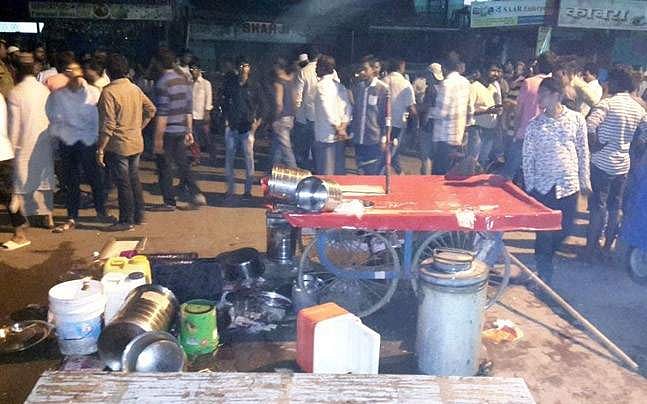 മുംബൈ നഗരത്തെ യുദ്ധഭൂമിയാക്കി മറാത്തി- ഹിന്ദി യുദ്ധം; ഭാഷയുടെ പേരില്‍ വഴിവാണിഭക്കാരും എംഎന്‍എസ് പ്രവര്‍ത്തകരും ഏറ്റുമുട്ടി
