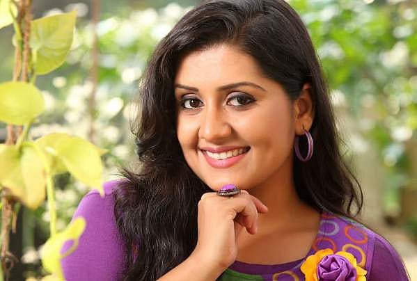 സാഹസിക പ്രകടനത്തിനിടയ്ക്ക് പാറ അടര്‍ന്നുവീണു; സരയു രക്ഷപ്പെട്ടത് ഭാഗ്യം കൊണ്ട് മാത്രം