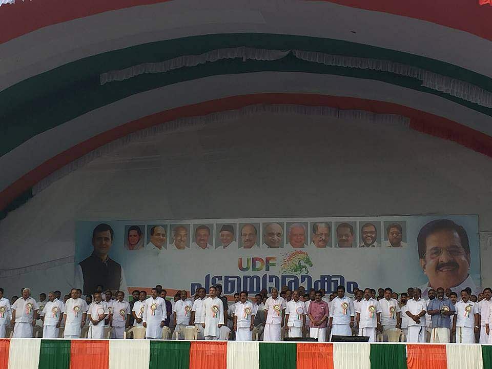 പടയൊരുക്കം  സമാപനത്തിന് ശേഷം ഗ്രൂപ്പ് തിരിഞ്ഞ് സംഘര്‍ഷം; രണ്ടുപേര്‍ക്ക് കുത്തേറ്റു