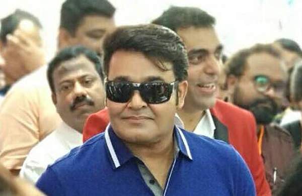 പുതിയ ലുക്കില് ലാല് എത്തി; കൗതുകം കൊണ്ടു വീര്പ്പടക്കി കൊച്ചി
