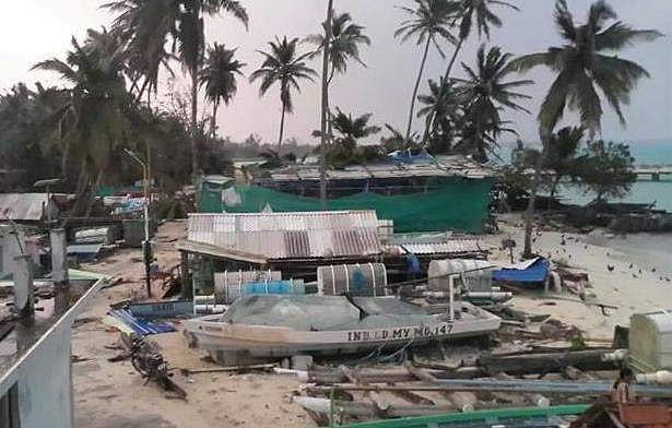 ഓഖി ചുഴലിക്കാറ്റില്‍ ലക്ഷദ്വീപില്‍ കനത്ത നാശനഷ്ടം ; മൂന്ന് ഉരു മുങ്ങി