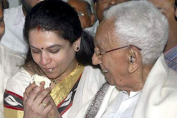 മലര്‍ന്നു കിടന്നു തുപ്പാന്‍ ഞാനില്ല; ഹസ്സനെതിരെ വാള്‍ എടുക്കേണ്ടതില്ലെന്നും പത്മജ വേണുഗോപാല്‍