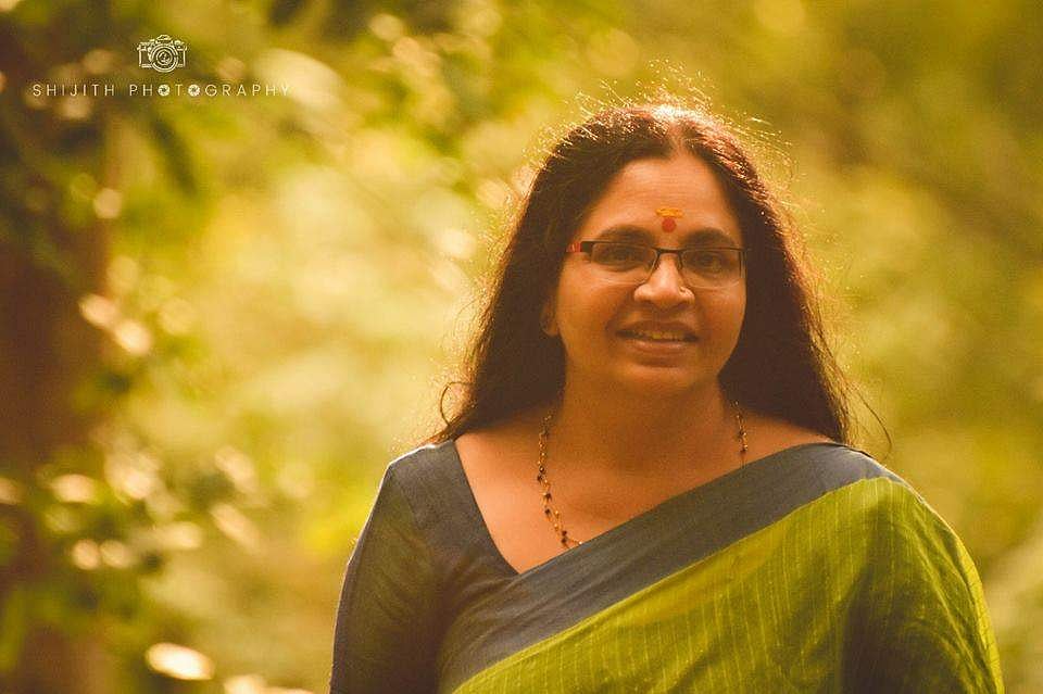 പാര്‍വതി എന്ന മകള്‍ക്കുവേണ്ടി എന്തേ 'അമ്മ' മിണ്ടാതിരിക്കുന്നത്;  നടന് പ്രശ്‌നം വന്നപ്പോള്‍ ഇങ്ങനെയായിരുന്നില്ലല്ലോ: ഭാഗ്യലക്ഷ്മി