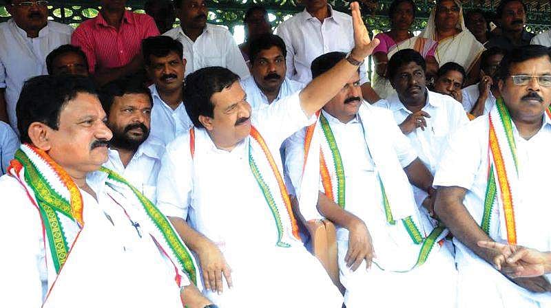 കരുണാകരനെ ചതിച്ചത് ഒരേ ഇലയില്‍ ഭക്ഷണം കഴിച്ചവരല്ല;  ഏറ്റവും വേദനിപ്പിച്ചത് കെ മുരളീധരന്‍: ഐ ഗ്രൂപ്പ്