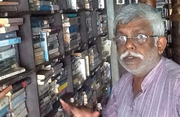 എങ്ങനെയാണിഷ്ടാ എഴുത്തുകാര്‍ ഉണ്ണുന്ന ചോറിന് നന്ദി കാണിക്കേണ്ടത്? എംടി വിവാദത്തില്‍ സിവിക് ചന്ദ്രന്‍