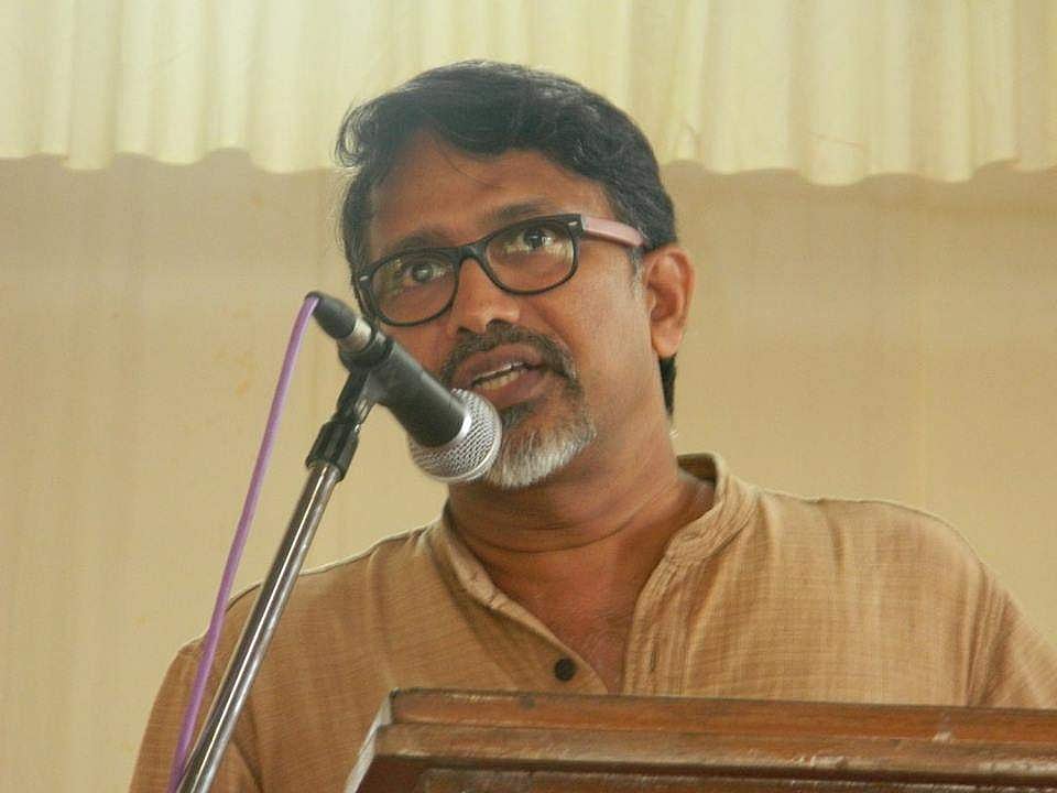 ബ്ലോഗ് പകര്‍ത്തി പുസ്തകമാക്കി; കാരൂര്‍ സോമനും പ്രസാധകര്‍ക്കുമെതിരെ നിരക്ഷരന്‍ നിയമനടപടിക്ക്