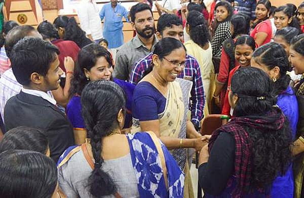 ഇതേ ചികിത്സാ ചെലവ് മുന്‍ മുഖ്യമന്ത്രിയും വാങ്ങിയിട്ടുണ്ട്; ആരോപണങ്ങള്‍ക്കു വിശദീകരണവുമായി ശൈലജ ടീച്ചര്‍