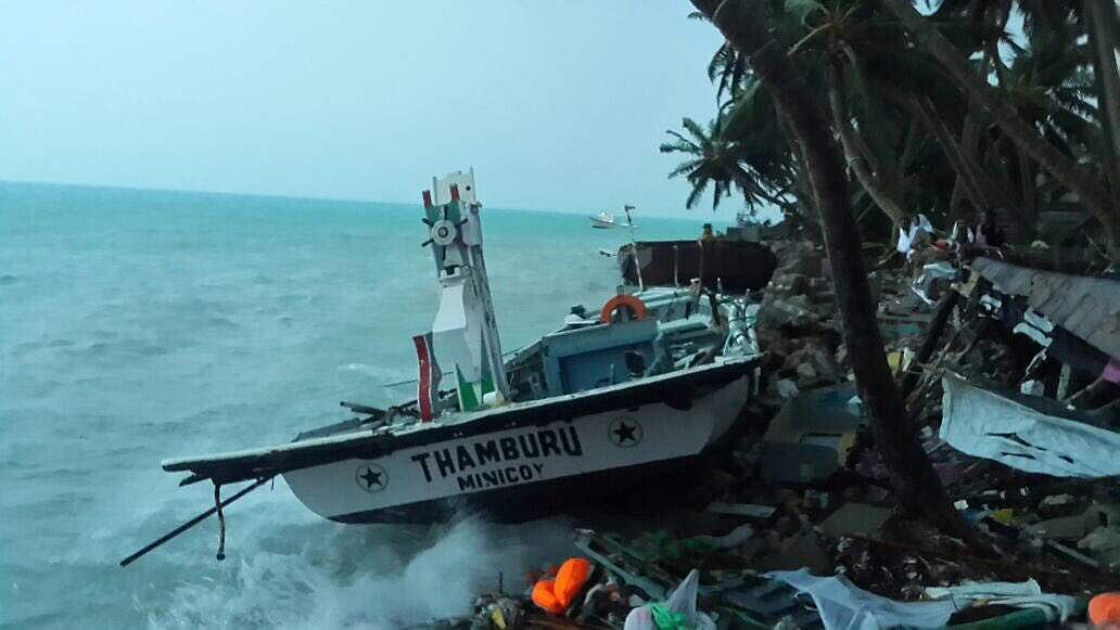 ഓഖി ഗുജറാത്ത് തീരത്തേക്ക് ; കണ്ടെത്താനുള്ളത് 126 പേരെ , കേരളത്തില്‍നിന്നുള്ള 66 ബോട്ടുകള്‍ മഹാരാഷ്ട്രയിലെത്തി
