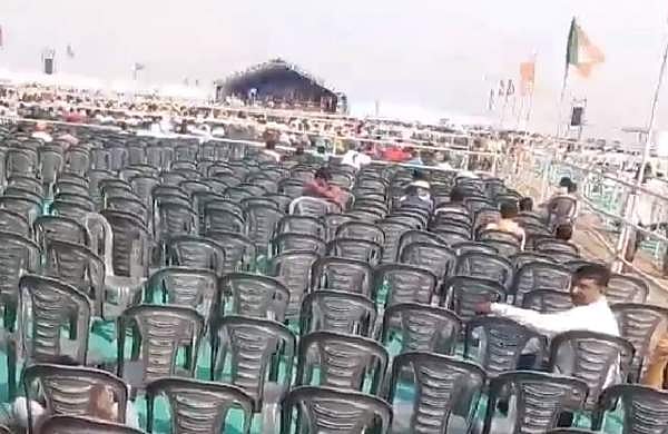 ഒഴിഞ്ഞ കസേരകളോട് നരേന്ദ്രമോദിയുടെ ഗംഭീരന് പ്രസംഗം ; വീഡിയോ വൈറല്