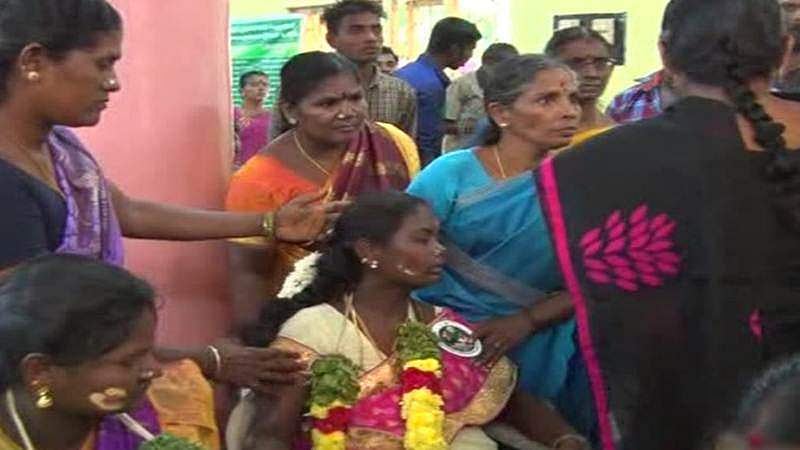 മന്ത്രിയുടെ ഫോട്ടോ ഭ്രമത്തില്‍ വലഞ്ഞ് ഗര്‍ഭിണികള്‍; തമിഴ്‌നാട്ടില്‍ ഗര്‍ഭിണികളെ കാത്തുനിര്‍ത്തിയത് രണ്ടരമണിക്കൂറിലധികം സമയം