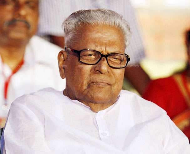 പ്രതിഷേധങ്ങളുയര്‍ന്നില്ല ; വിഎസ് ദുരിതബാധിത പ്രദേശം സന്ദര്‍ശിച്ചു, എല്ലാ സഹായത്തിനും ഒപ്പമുണ്ടാകുമെന്ന് വാഗ്ദാനം