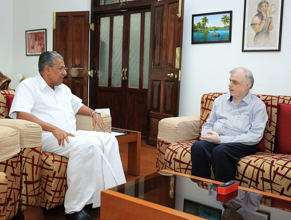 ഗവര്‍ണര്‍ വിളിപ്പിച്ചു: ദുരിതാശ്വാസ പ്രവര്‍ത്തനങ്ങളും സര്‍ക്കാര്‍ നടപടികളും വിശദീകരിച്ച് മുഖ്യമന്ത്രി