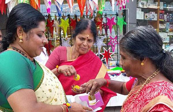 ബാബ്‌റി ദിനത്തില്‍ പ്രകോപനവുമായി സംഘപരിവാര്‍, സംസ്ഥാനത്തുടനീളം ലഡു വിതരണം ചെയ്തു 'ആഘോഷം'