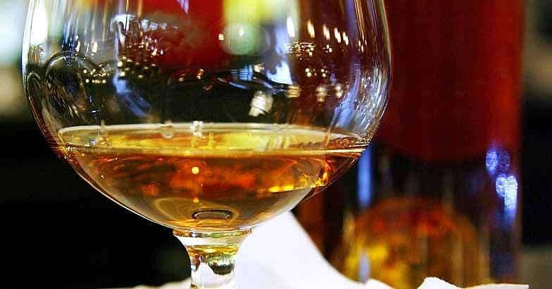 മദ്യപിക്കുന്നവരുടെ പ്രായം ഉയര്‍ത്തിയ സര്‍ക്കാര്‍ തീരുമാനം ജനങ്ങളെ വിഡ്ഢിയാക്കുകയാണെന്ന് കെസിബിസി