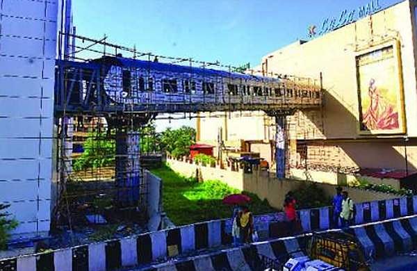 ലുലു മാളിലേക്കുള്ള മെട്രൊ പാലം പൂര്‍ത്തിയാവുന്നു; ട്രോളിയുമായി സ്‌റ്റേഷന്‍ വരെ പോകാം