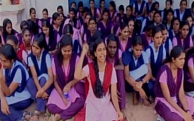 പ്രിന്‍സിപ്പലിനു സസ്‌പെന്‍ഷന്‍: ഉപാസനാ കോളജ് സമരം പിന്‍വലിച്ചു